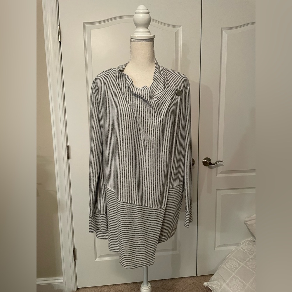 Jones New York, Size L, Pin Striped Tunic Top, Final Price/Discounted Shipping